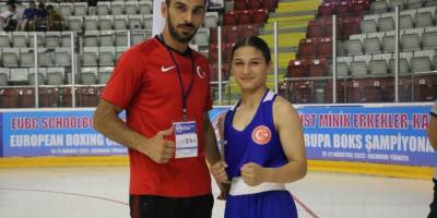 Demir yumruk Sıla, Avrupa Boks Şampiyonasında finale yükseldi
