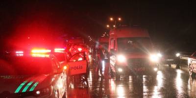 D-650’de yolcu otobüsü tıra çarptı: 25 yaralı