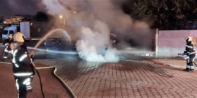 Seyir halindeki lüks motosiklet alev alev yandı