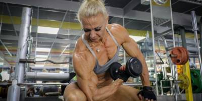 Rus asıllı milli fitness sporcusu kadının başarı hikayesi görenleri hayran bıraktı