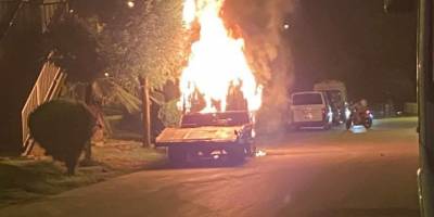 Yalova’da oto çekici alevlere teslim oldu