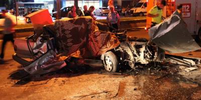 Aydın'da otomobil halk otobüsüne çarptı: 1 ölü, 3 yaralı