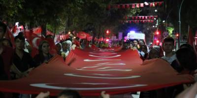 Uşak’ın düşman işgalinden kurtuluşunun 100. yılında “Kurtuluş Korteji” ve konser düzenlendi