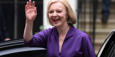 İngiltere'nin yeni "Demir Leydi"si Liz Truss, ülkenin 3. kadın başbakanı oldu