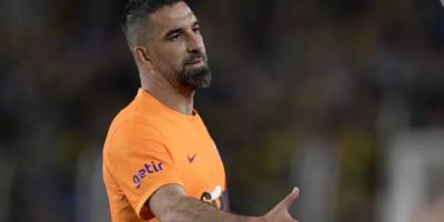 Arda Turan 35 yaşında profesyonel futbol kariyerini noktaladı