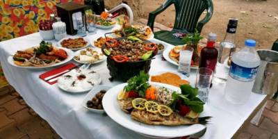 İzmir’de rezalet... Rakı masasından Meclis’e döndüler!