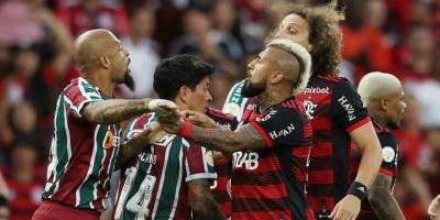 Brezilya'da 5 kırmızı kartlı derbi! Melo ve arkadaşları galip geldi...