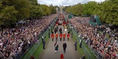 İngiltere Kraliçesi 2. Elizabeth'in cenazesi St. George Şapeli'nde defnedildi