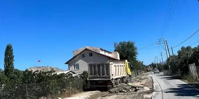 CHP kampı öncesi Sığacık’ta yol çalışması