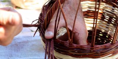 Babasından öğrendiği "sepet örme" sanatını yarım asırdır sürdürüyor