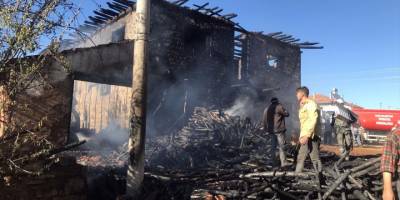 Uşak'ta müstakil ev yandı