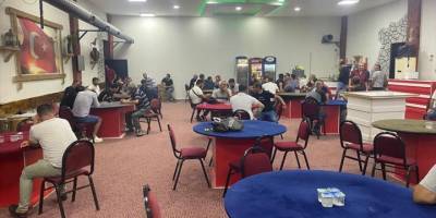 İzmir'de kumar oynarken yakalanan 123 kişiye para cezası kesildi