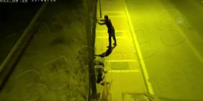 Mersin'deki saldırıda şehit olan polisin teröristi etkisiz hale getirdiği anlar güvenlik kamerasına yansıdı