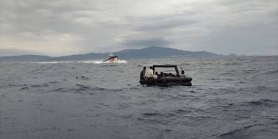 İzmir açıklarında geri itilen 31 düzensiz göçmen kurtarıldı