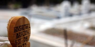 Yunanistan unsurlarınca itilen botun batmasıyla boğulan 6 düzensiz göçmenin cenazesi defnedildi