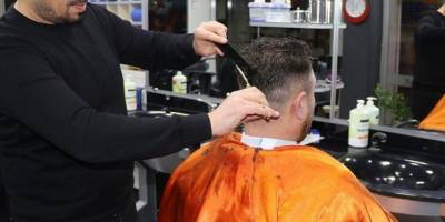 Berber ve kuaförlerin haftanın bir günü kapalı olması uygulaması ertelendi