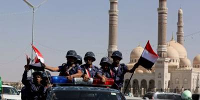 Husiler, Suudi Arabistan ve BAE'yi petrol sahalarını vurmakla tehdit etti