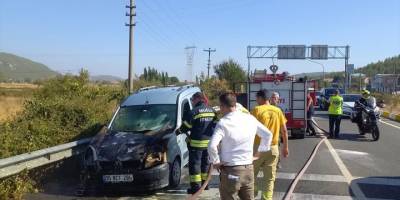 Muğla'da seyir halindeki otomobil yandı