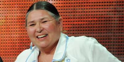 Marlon Brando adına Oscar ödülünü reddeden Sacheen Littlefeather hayatını kaybetti