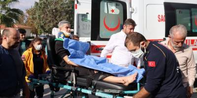 Denizlispor ekibini taşıyan minibüs direğe çarptı, 12 kişi yaralandı