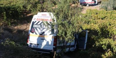 Manisa'da öğrenci servisinin devrilmesi sonucu 11 kişi yaralandı