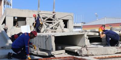 İzmir'de deprem sonrası gönüllü ordusu ikiye katlandı