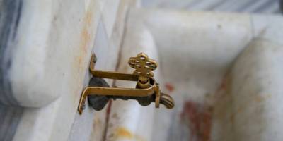 İzmir Saat Kulesi'ndeki çeşme musluklarına "hırsızlık" önlemi