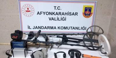 Afyonkarahisar'da kaçak kazı yapan 3 kişi yakalandı