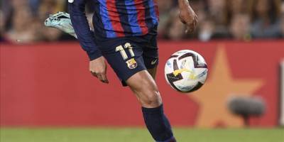 Barcelona 60 dakika 10 kişi oynadığı Osasuna deplasmanında 2-1 kazandı