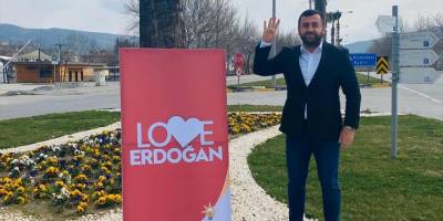 AK Parti'den İzmir'in Selçuk ilçesinde "Love Erdoğan" pankartlarının kaldırılmasına tepki