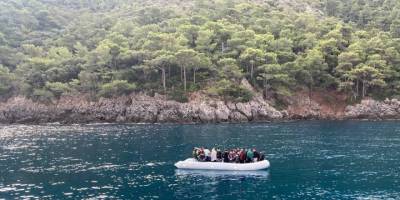 Kuşadası açıklarında 32 düzensiz göçmen kurtarıldı