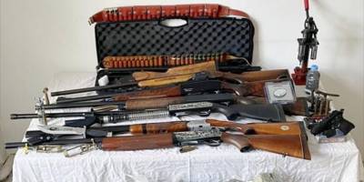 Muğla'da evinde çok sayıda silah bulunduran kişi gözaltına alındı