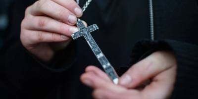 Ses yarışmasında jüriyi büyüleyen rahibe, kiliseyi bırakarak garson olmaya karar verdi