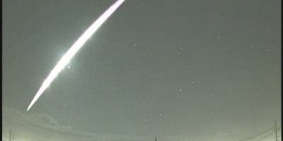 Japonya’da ateş topuna dönen göktaşı gökyüzünü aydınlattı