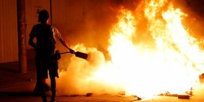 Çin'de Sincan'ın Urumçi kentinde karantinadaki apartmanda çıkan yangında 10 kişi öldü