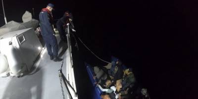 İzmir açıklarında 43 düzensiz göçmen kurtarıldı