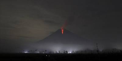 Endonezya'da Semeru Yanardağı'nın faaliyete geçmesi üzerine yaklaşık 2 bin kişi tahliye edildi