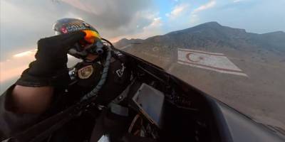 SOLOTÜRK, KKTC semalarında gösteri uçuşu yaptı