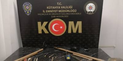 Kütahya'da altın aramak için izinsiz kazı yaptığı iddiasıyla 8 zanlı yakalandı