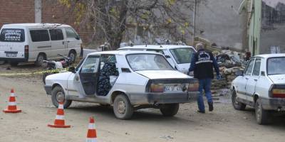 Uşak'ta silahlı saldırıya uğrayan baba oğul ağır yaralandı