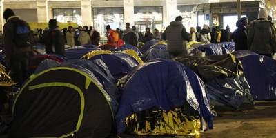 Paris'te refakatsiz çocuk göçmenler soğuk hava şartlarında kalıcı barınma bekliyor