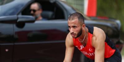 Milli rekortmen atlet Kayhan Özer, spor otomobil ve motosikletle yarıştı