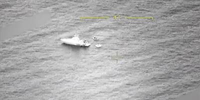 Yunanistan'ın düzensiz göçmenlerin botunu Türk kara sularına ittiği anlar İHA ile görüntülendi