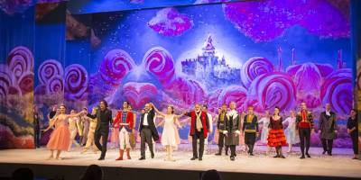 Antalya Devlet Opera ve Balesi "Fındıkkıran" balesini sahneledi