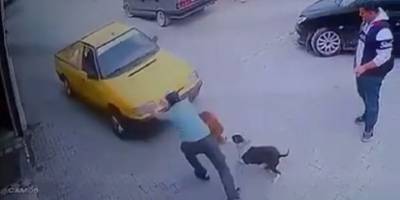 Aracın altında kalmaktan son anda kurtuldu