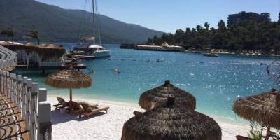 Bodrum'da bir otelin sahiline "beyaz kum" görünümlü mermer tozu döküldüğü iddia edildi