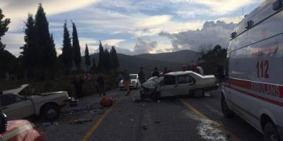 Muğla'da çarpışan iki otomobildeki 5 kişi yaralandı