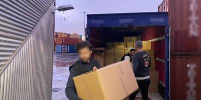 İzmir'de kaçak sigara operasyonu yapıldı