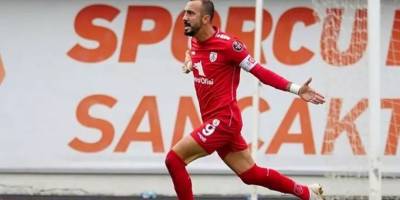 Hem hoca, hem golcü