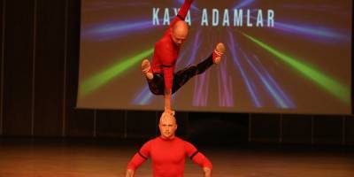 Bodrum'da yerli ve yabancı gruplar dans gösterisi sundu